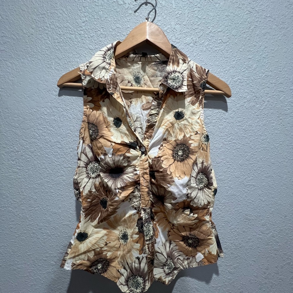 Karen Kane Cream and Brown Sleeveless Blouse with Tie Front